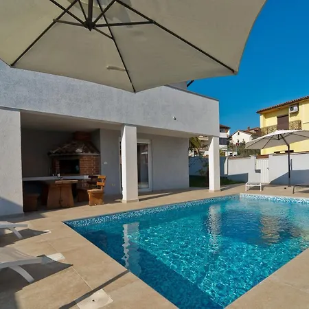 Nal With Private Pool Near Vila *